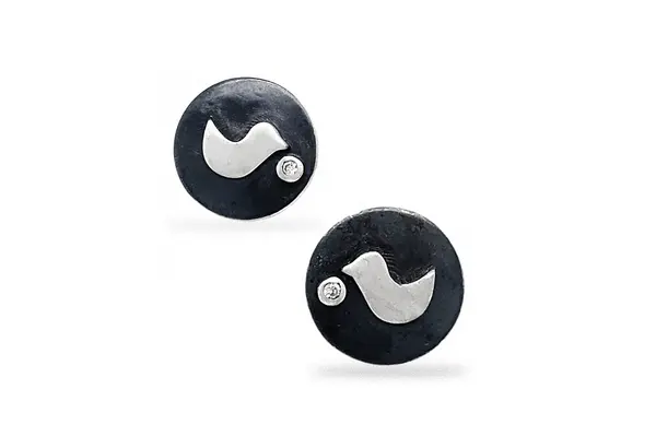 Round earrings with birds