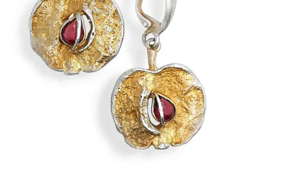 Apple Earrings with Garnet