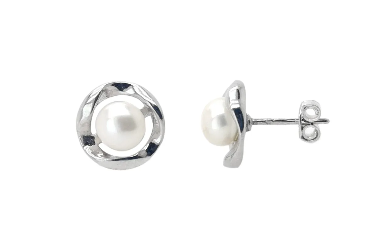 Earrings with Cultured pearl