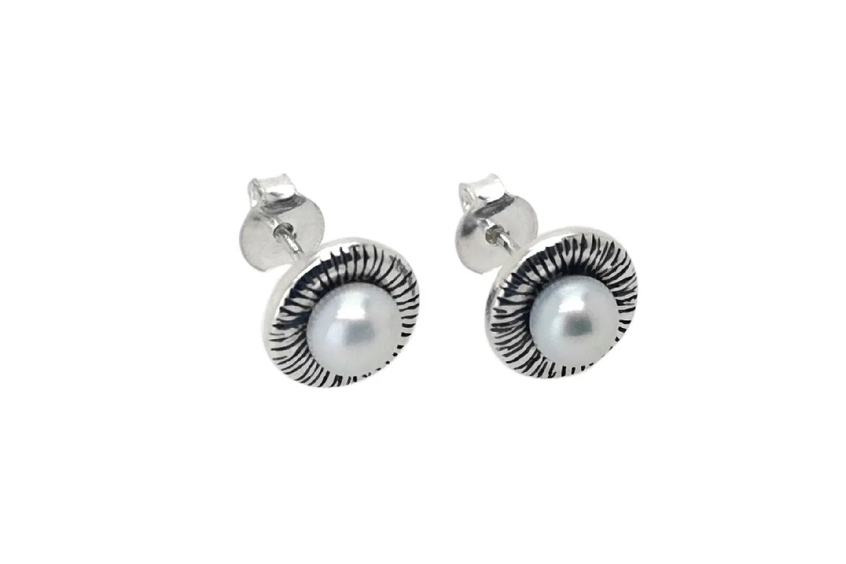Earrings with Cultured pearl