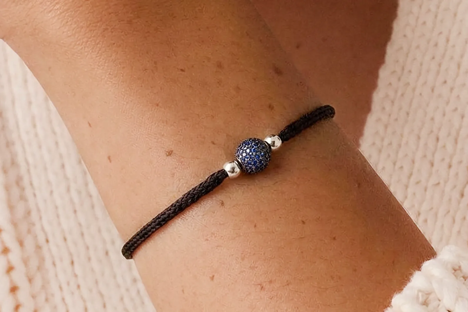 Black thread bracelet with blue zircon bubble and silver details AP0000900150