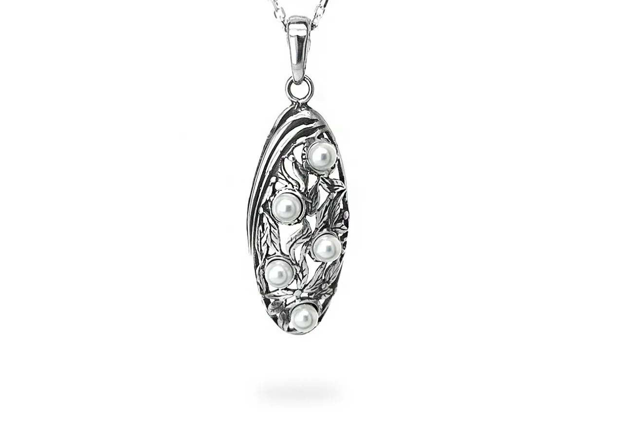 Pendant wit Pearls
