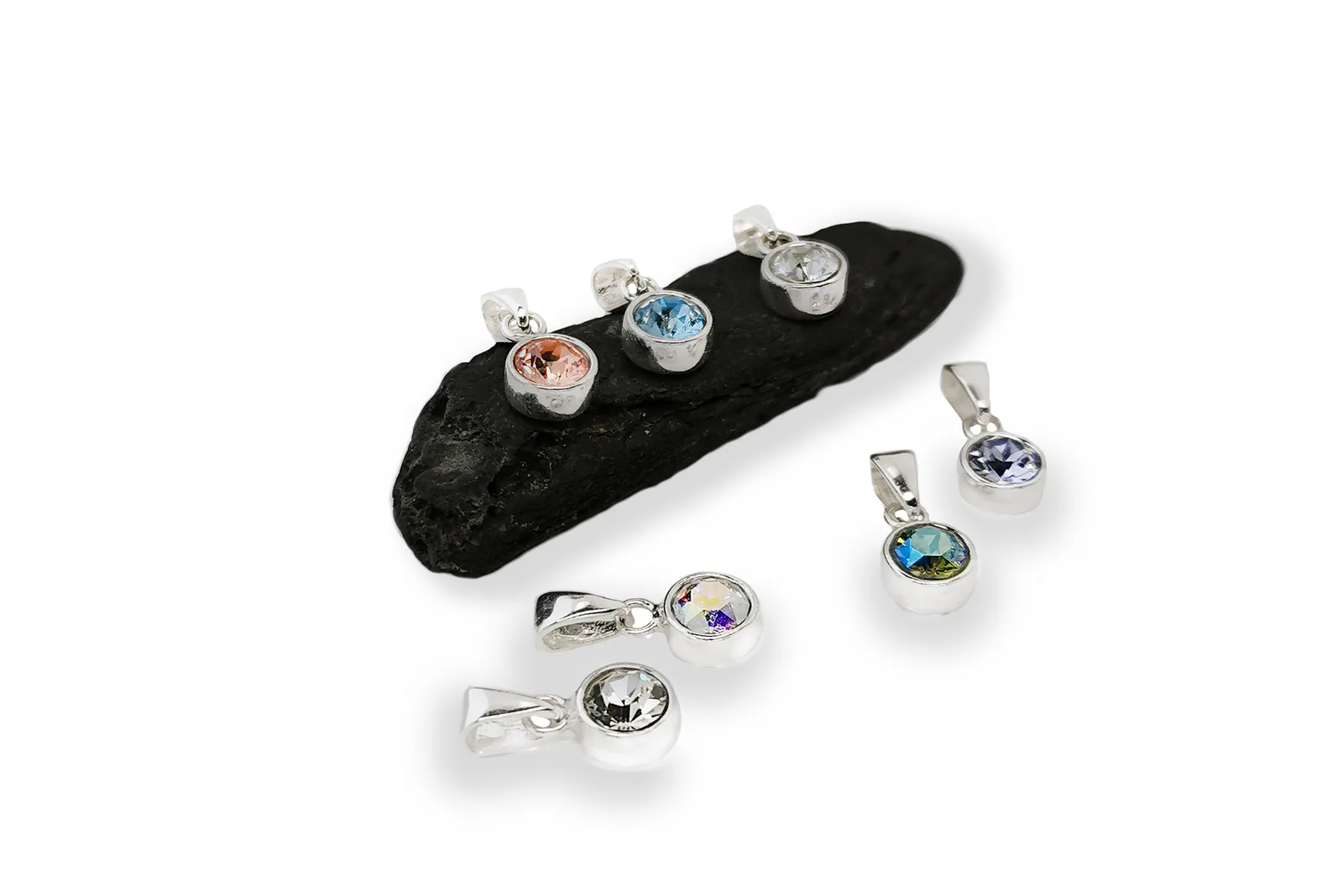 Silver pendant with Crystal