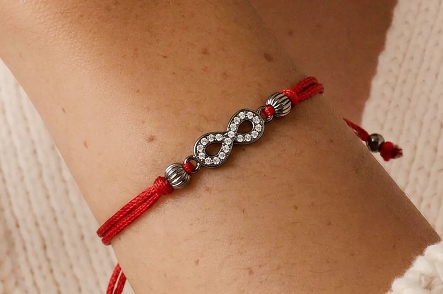 Red thread bracelet with blackened silver details - Infinity #2 AP007151