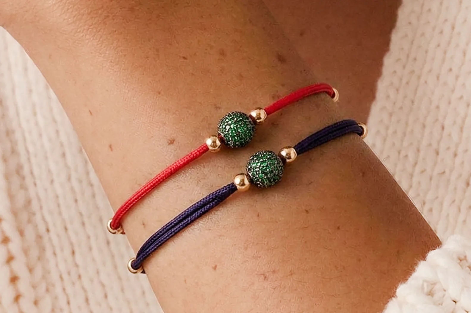 Pink or blue thread bracelet with green zircon bubble and silver details AP0000900150