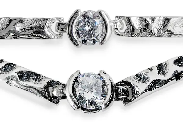 Silver bracelet with Zircons