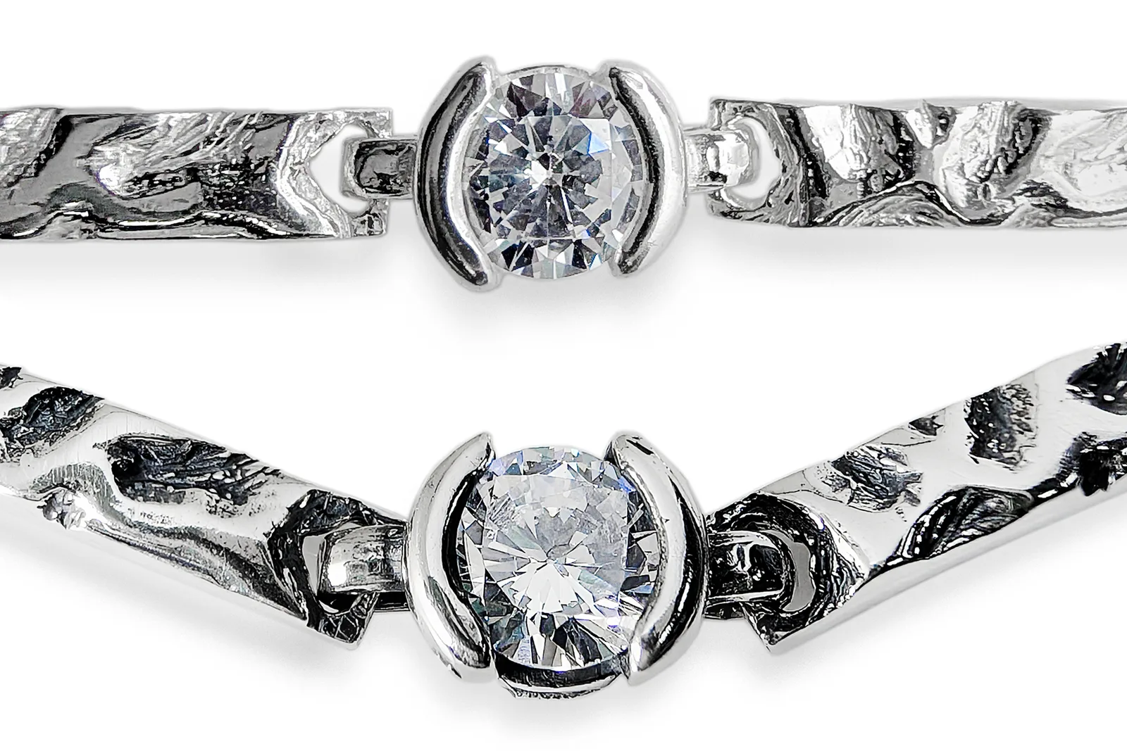 Silver bracelet with Zircons