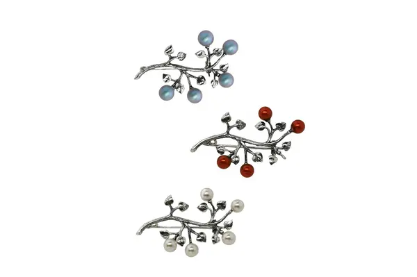 Silver brooch with pearls