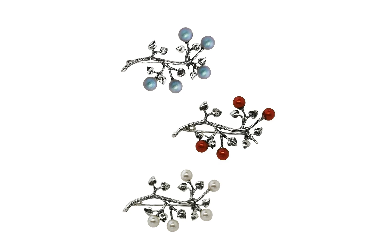 Silver brooch with pearls