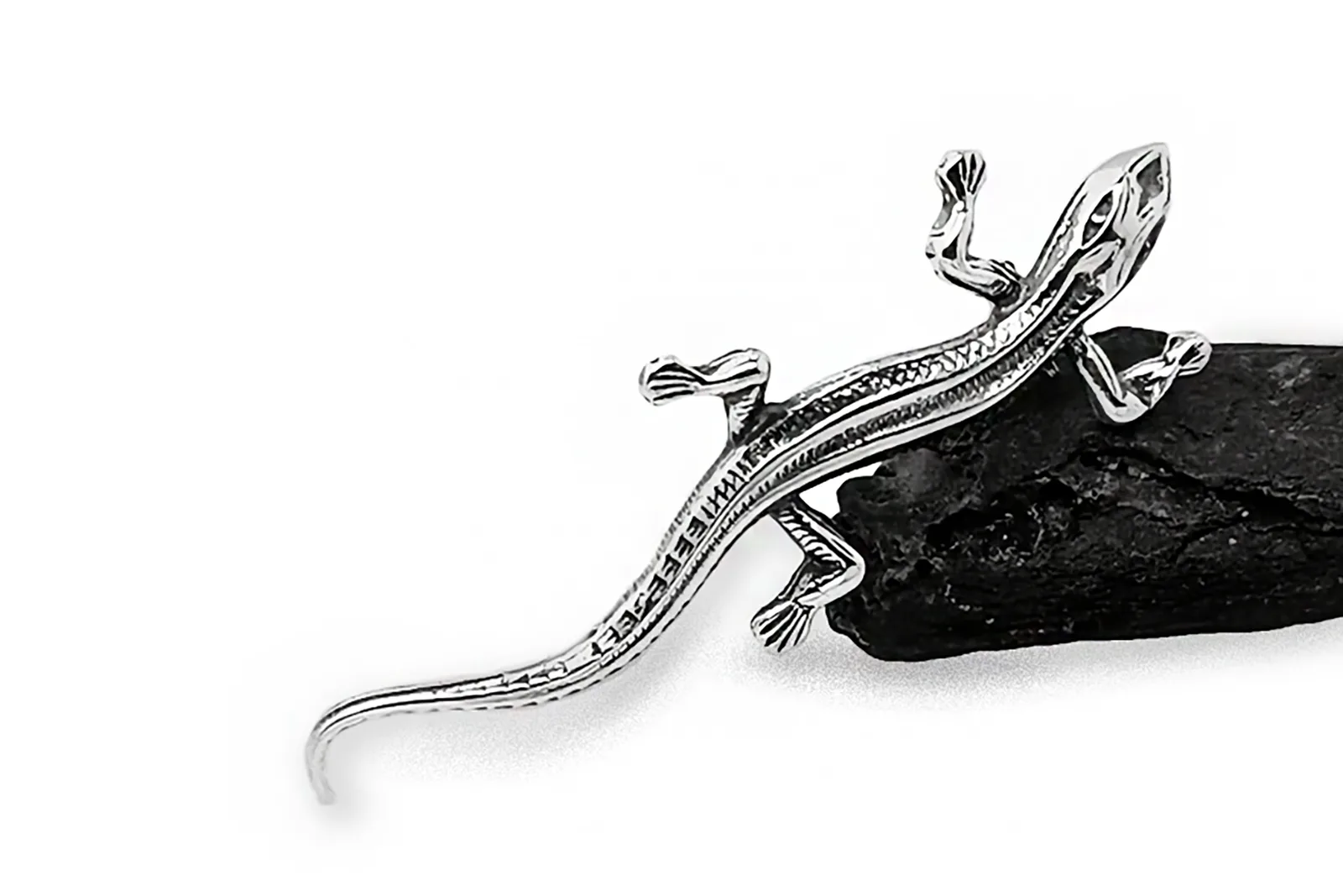 Silver brooch - Salamander