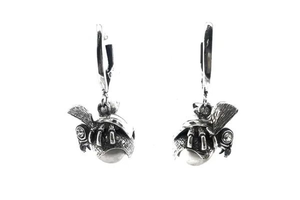 Silver earrings - Hornet AU000352040
