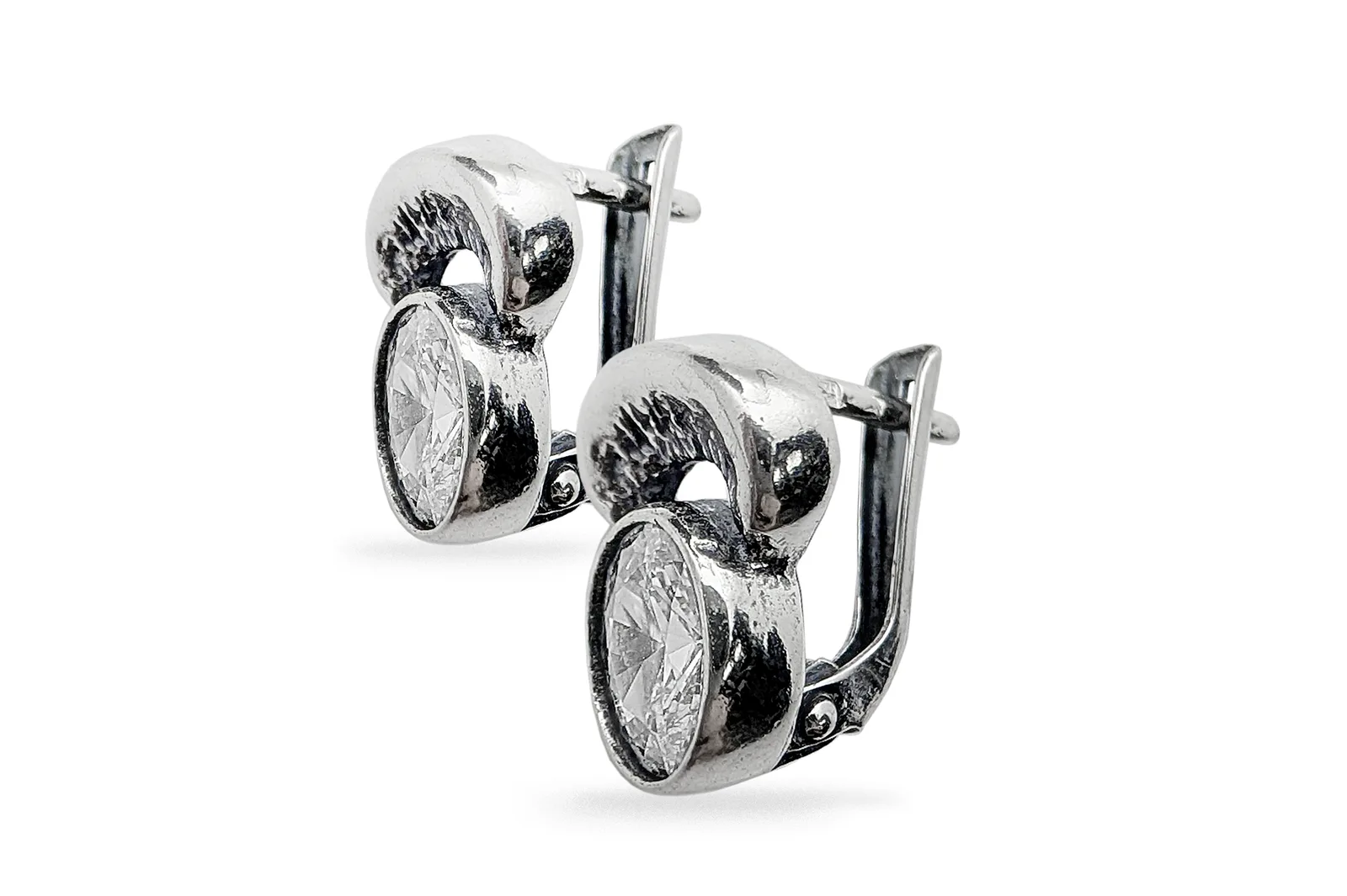 Silver earrings with Zircons