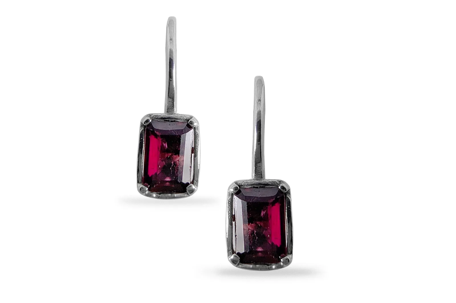 Silver earrings with Garnets