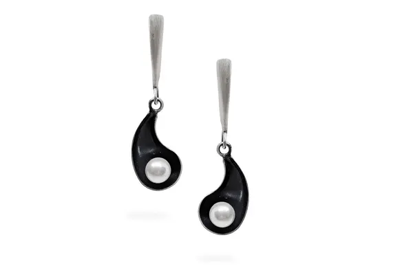 Silver earrings with Pearls
