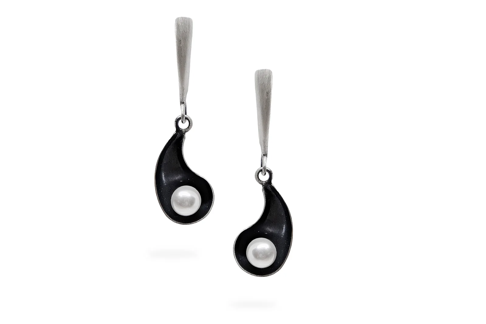 Silver earrings with Pearls