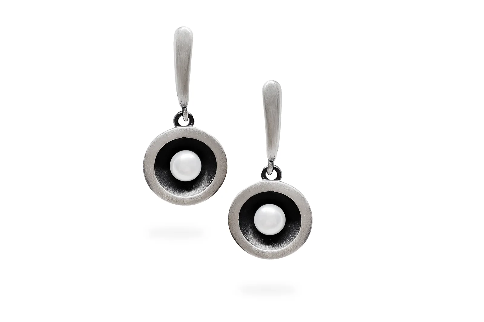 Silver earrings with Pearls