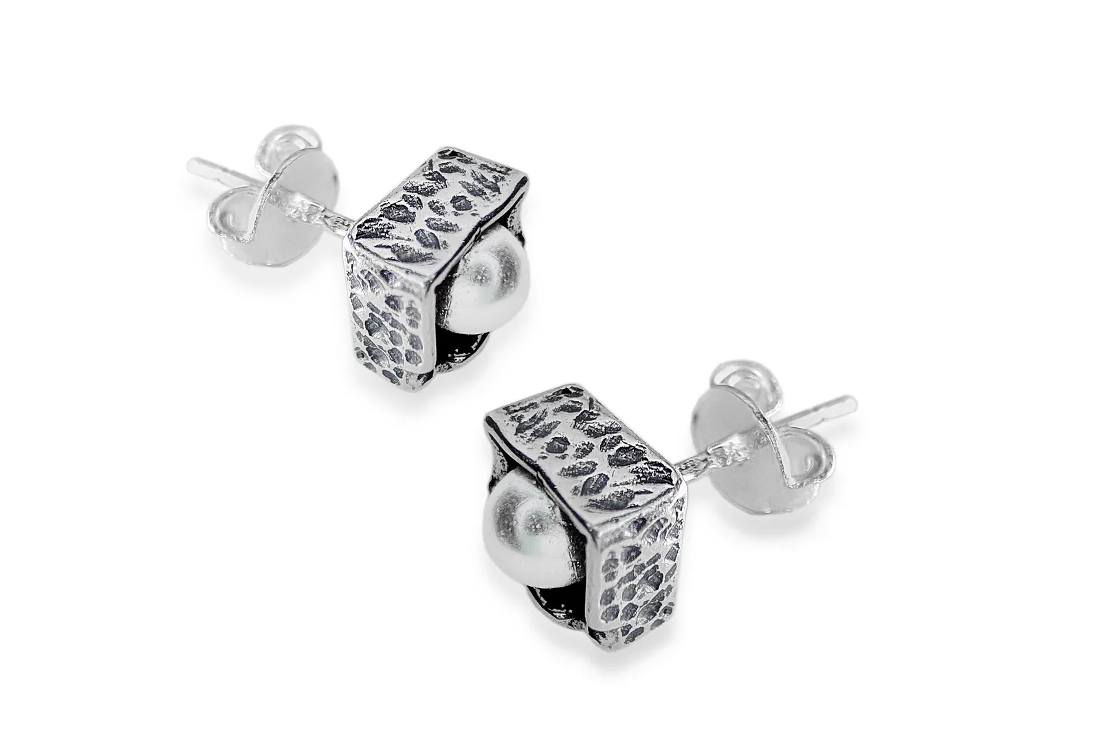 Silver earrings with Pearls