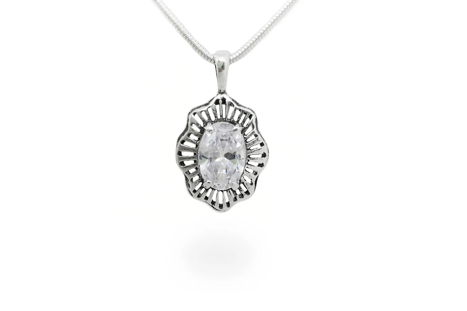 Silver pendant with Zircon
