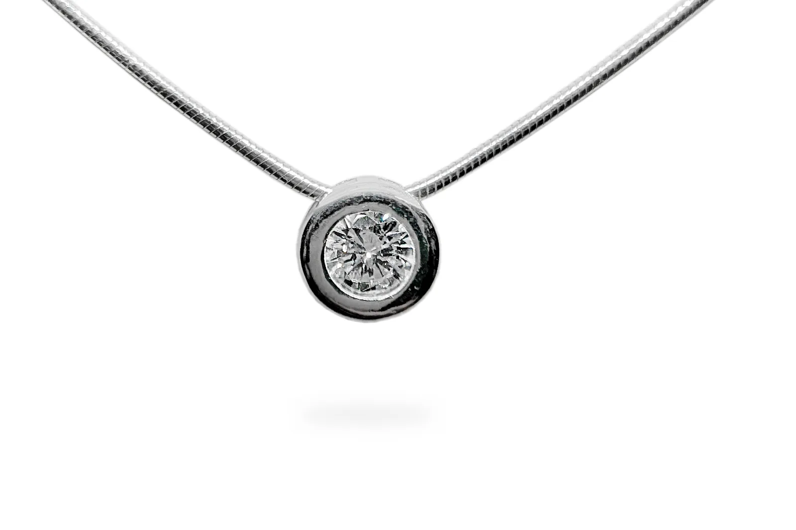 Silver pendant with Zircon