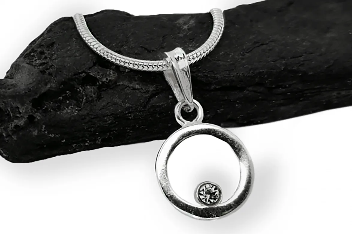 Silver pendant with Crystal
