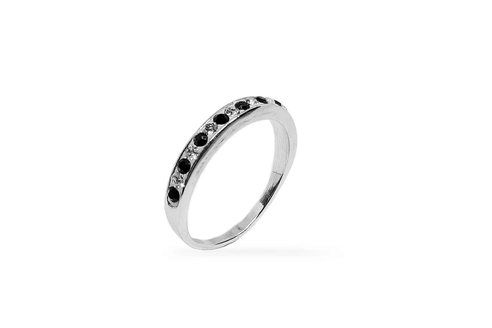Silver ring with Zircons
