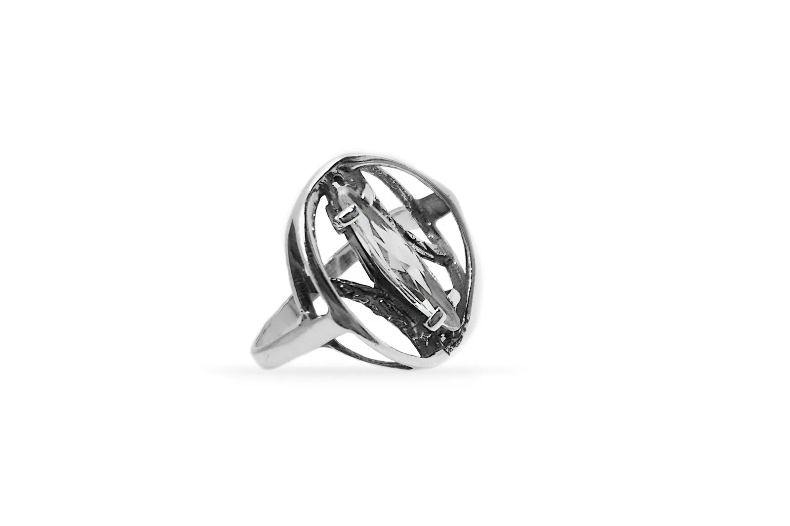 Silver ring with Zircon