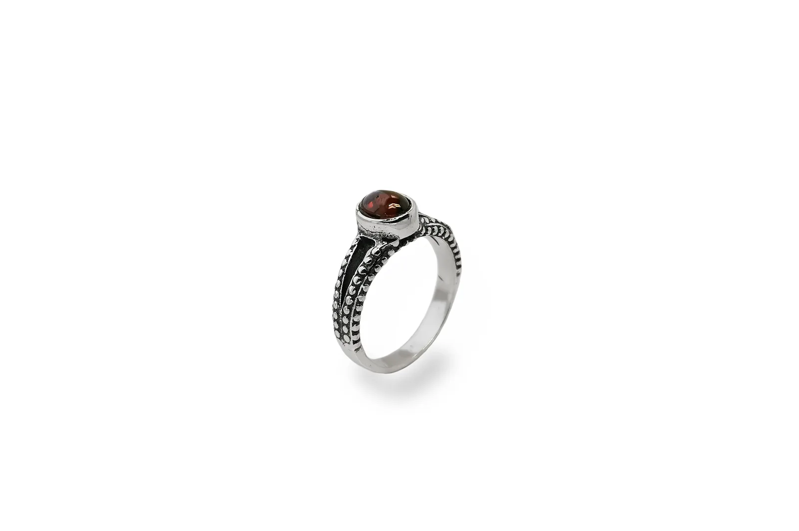 Silver ring with Garnet