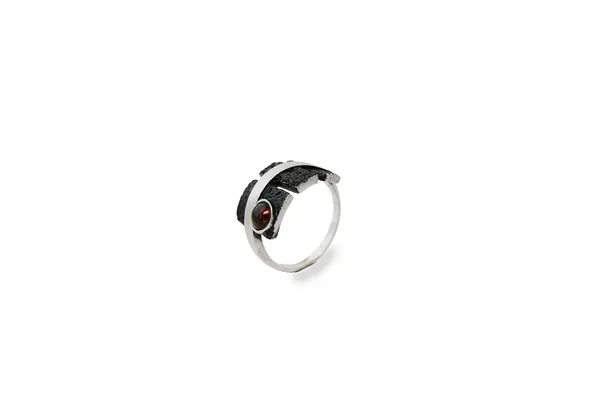 Silver ring with Garnet