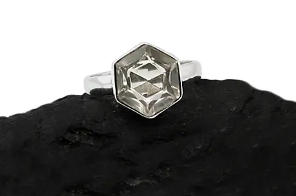 Silver ring with Quartz