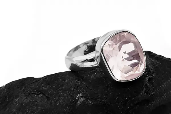 Silver ring with Quartz