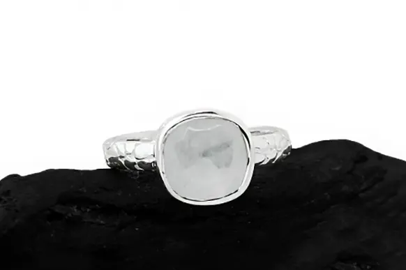 Silver ring with Moonstone