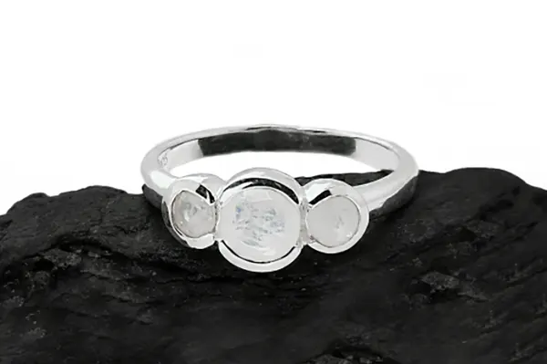 Silver ring with Moonstone