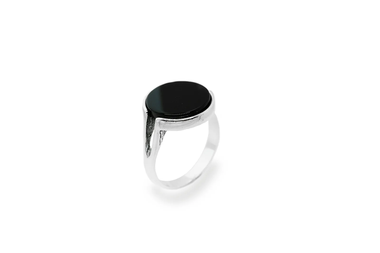 Silver ring with Onyx