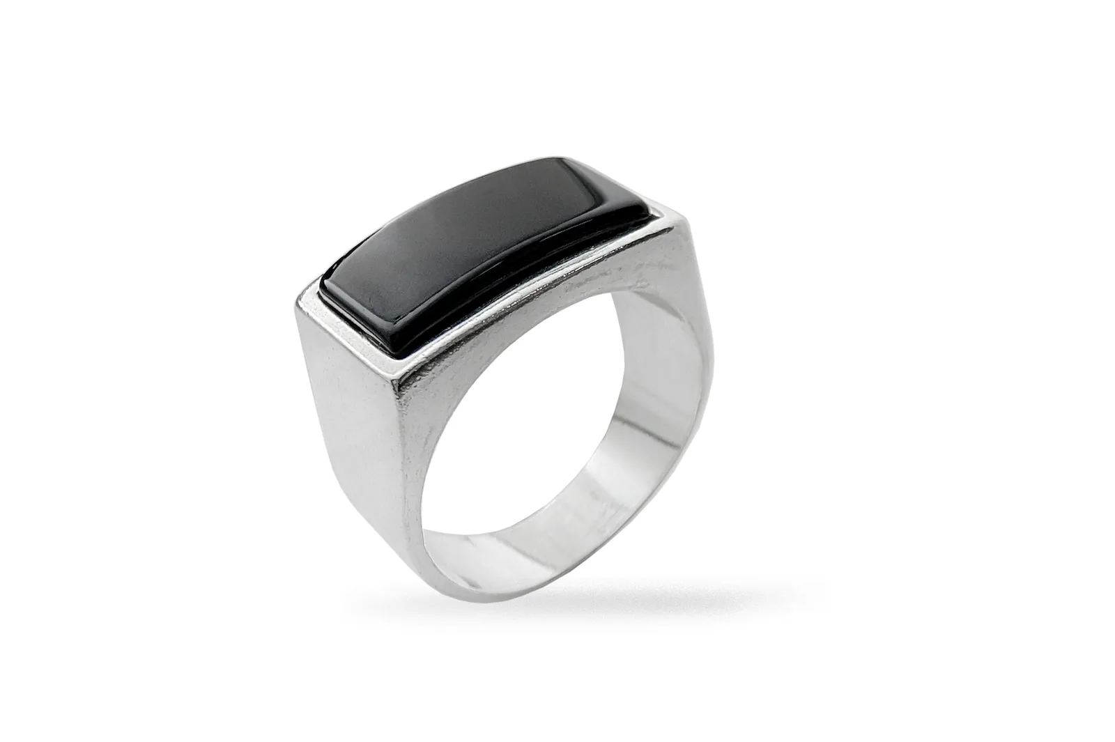 Silver ring with Onyx