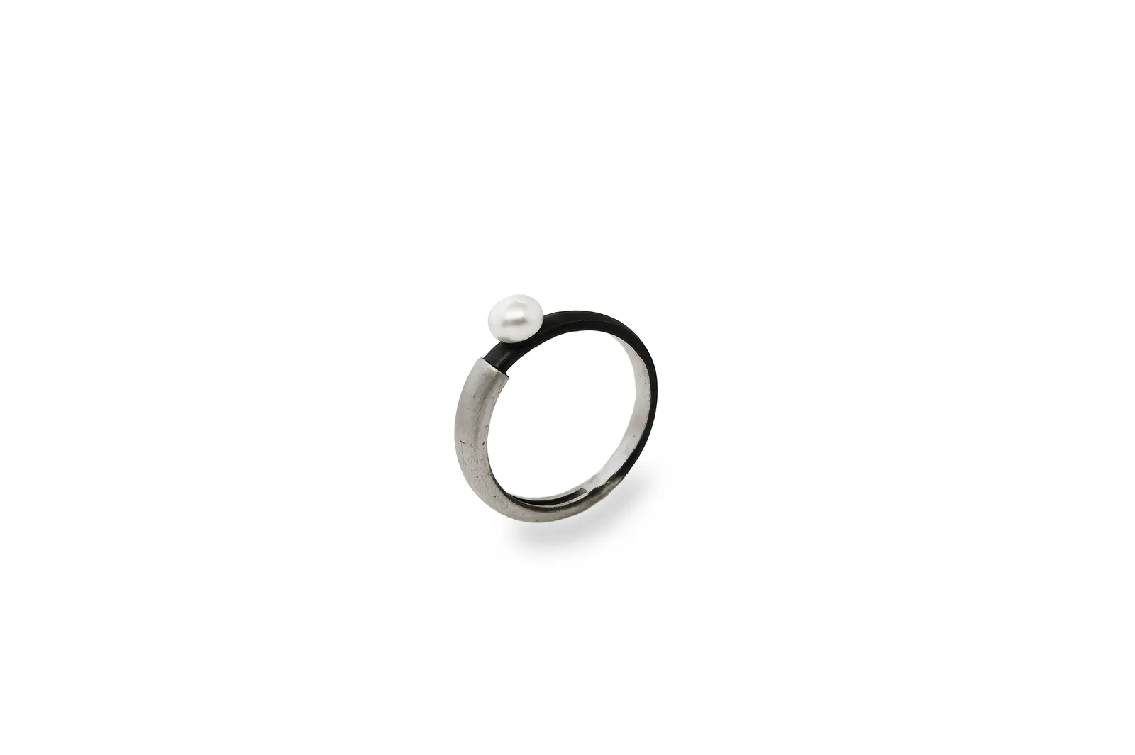 Silver ring with Pearl