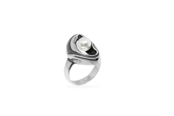 Silver ring with Pearl