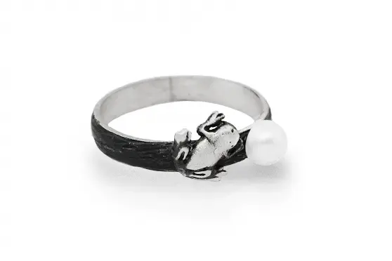 Silver ring with Pearl Froggy