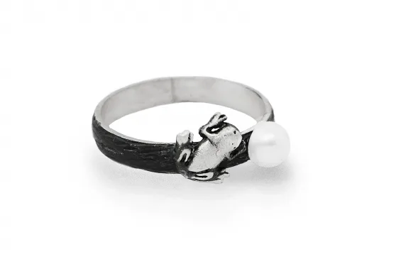 Silver ring with Pearl Froggy