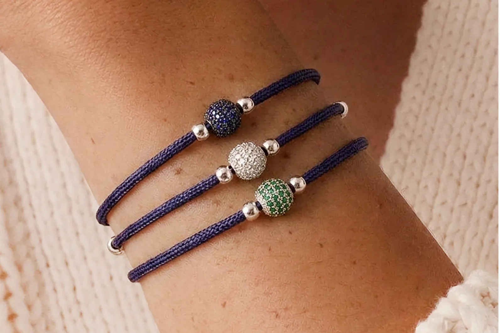 Dark blue thread bracelet with zircon bubble and silver details AP0011900150