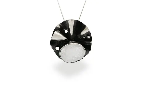 Exclusive brooch with Quartz