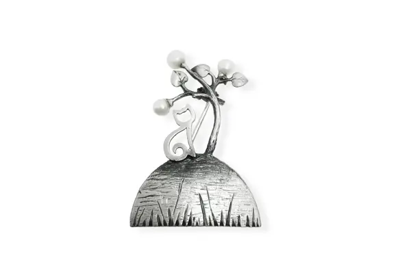 Exclusive brooch - Kitten on hill