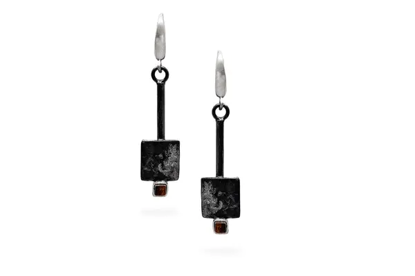 Exclusive earrings with Hematite