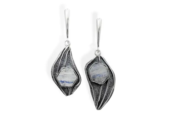 Exclusive earrings with Kyanite