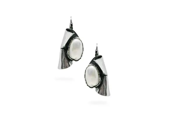One-of-a-kind earrings with Pearls
