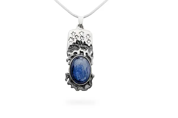 Exclusive pendant with Kyanite