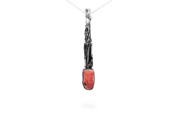 Exclusive pendant with Coral