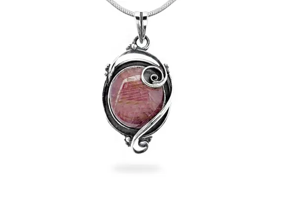 Exclusive pendant with Corundum