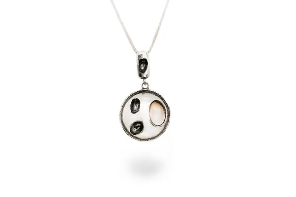 Exclusive pendant with Quartz