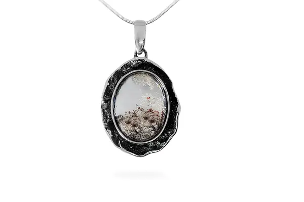 Exclusive pendant with Quartz