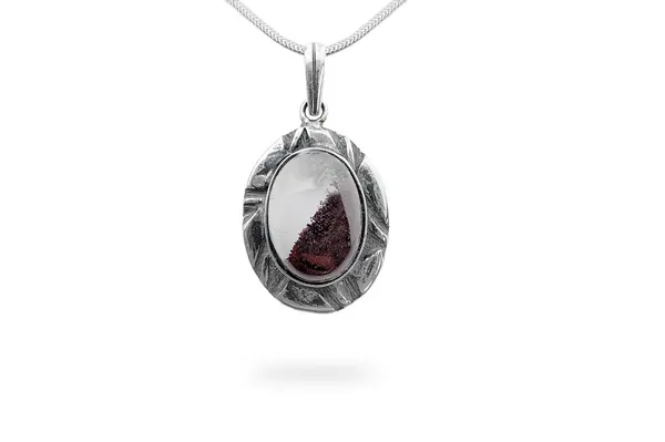 Exclusive pendant with Quartz